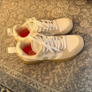 Veja VENTURI ALVEOMESH WHITE PIERRE NATURAL